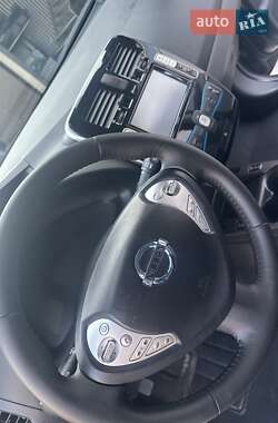 Хэтчбек Nissan Leaf 2014 в 
