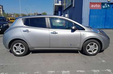 Хэтчбек Nissan Leaf 2016 в 