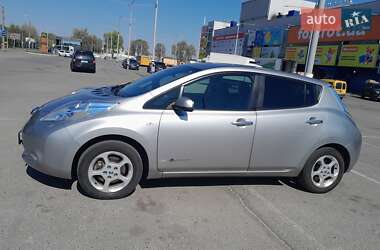 Хэтчбек Nissan Leaf 2016 в 