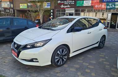 Хэтчбек Nissan Leaf 2019 в 