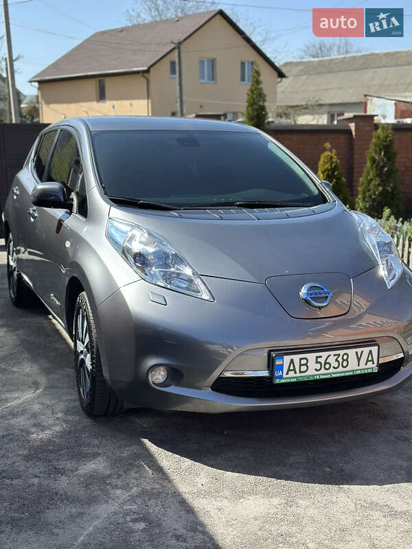 Хэтчбек Nissan Leaf 2014 в 