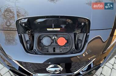 Хэтчбек Nissan Leaf 2018 в 