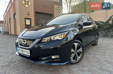 Хэтчбек Nissan Leaf 2021 в 