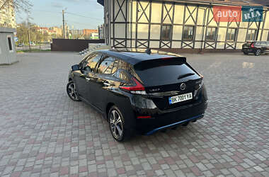 Хэтчбек Nissan Leaf 2021 в 