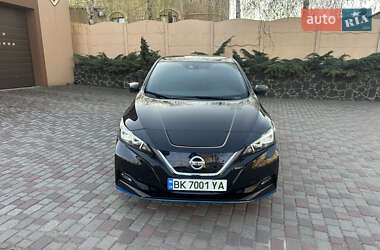 Хэтчбек Nissan Leaf 2021 в 