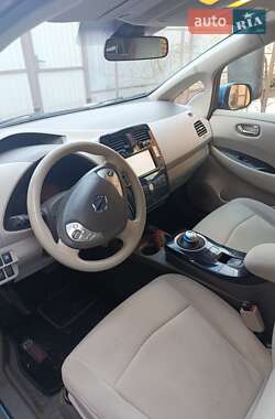 Хэтчбек Nissan Leaf 2011 в 