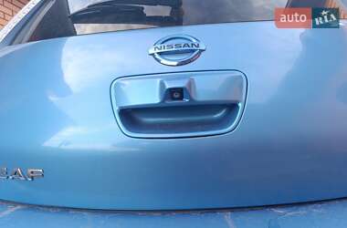 Хэтчбек Nissan Leaf 2011 в 