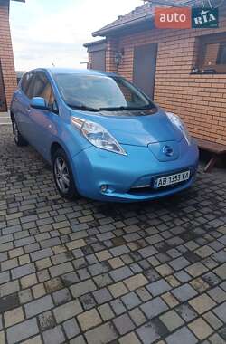 Хэтчбек Nissan Leaf 2011 в 