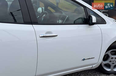 Хэтчбек Nissan Leaf 2013 в 