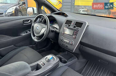 Хэтчбек Nissan Leaf 2013 в 