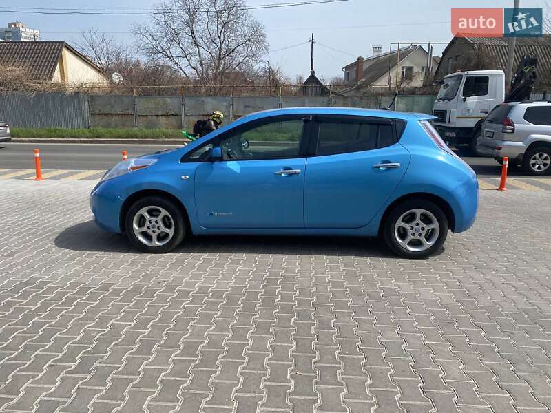 Хэтчбек Nissan Leaf 2011 в Одессе
