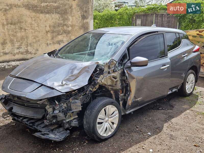 Хэтчбек Nissan Leaf 2018 в 