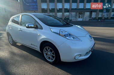 Хэтчбек Nissan Leaf 2013 в 