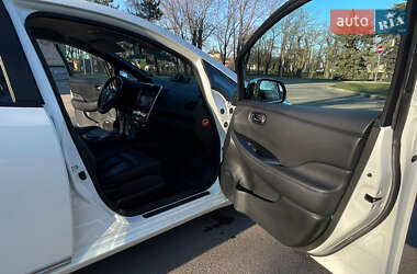 Хэтчбек Nissan Leaf 2013 в 