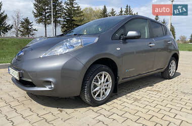 Хэтчбек Nissan Leaf 2015 в 