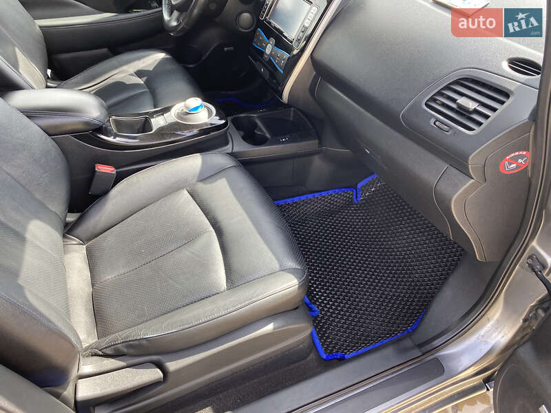 Хетчбек Nissan Leaf 2015 в Ланівці