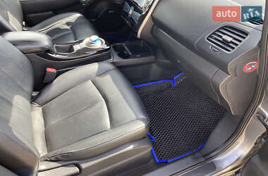 Хэтчбек Nissan Leaf 2015 в 