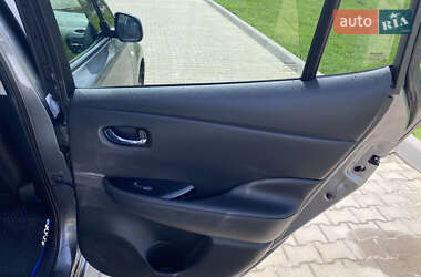 Хэтчбек Nissan Leaf 2015 в 