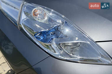 Хэтчбек Nissan Leaf 2015 в 