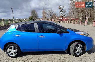 Хэтчбек Nissan Leaf 2013 в 