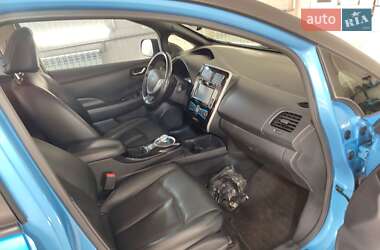 Хэтчбек Nissan Leaf 2013 в 