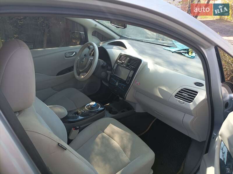 Хетчбек Nissan Leaf 2011 в Сумах