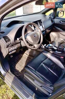 Хэтчбек Nissan Leaf 2014 в 