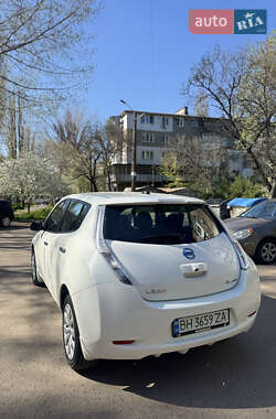 Хэтчбек Nissan Leaf 2016 в 
