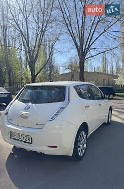Хэтчбек Nissan Leaf 2016 в 