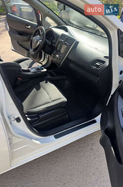 Хэтчбек Nissan Leaf 2016 в 