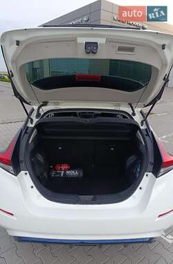 Хэтчбек Nissan Leaf 2021 в 