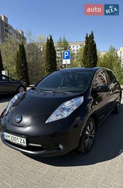 Хетчбек Nissan Leaf 2015 в 
