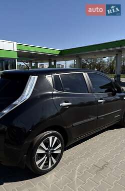 Хетчбек Nissan Leaf 2015 в 