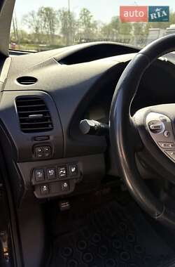 Хетчбек Nissan Leaf 2015 в 