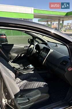 Хетчбек Nissan Leaf 2015 в 