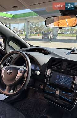 Хетчбек Nissan Leaf 2015 в 