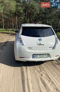 Хетчбек Nissan Leaf 2015 в 
