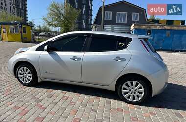 Хетчбек Nissan Leaf 2014 в 