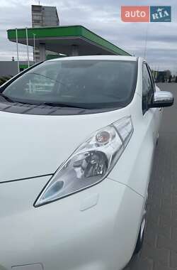 Хэтчбек Nissan Leaf 2014 в 