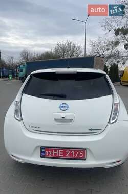 Хэтчбек Nissan Leaf 2014 в 