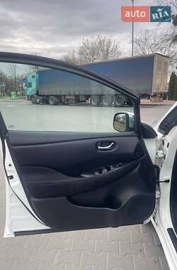 Хэтчбек Nissan Leaf 2014 в 
