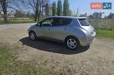Хэтчбек Nissan Leaf 2016 в 