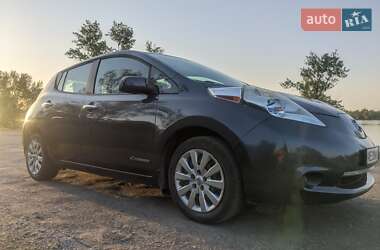 Хетчбек Nissan Leaf 2013 в 