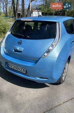 Хэтчбек Nissan Leaf 2015 в 