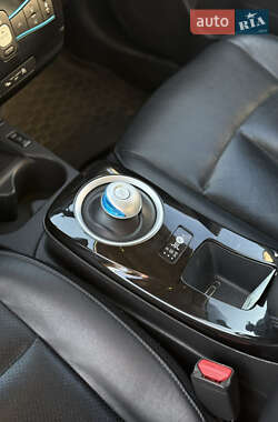 Хэтчбек Nissan Leaf 2015 в 