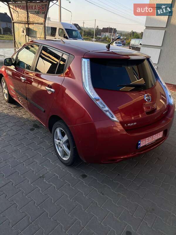 Хэтчбек Nissan Leaf 2012 в Черновцах