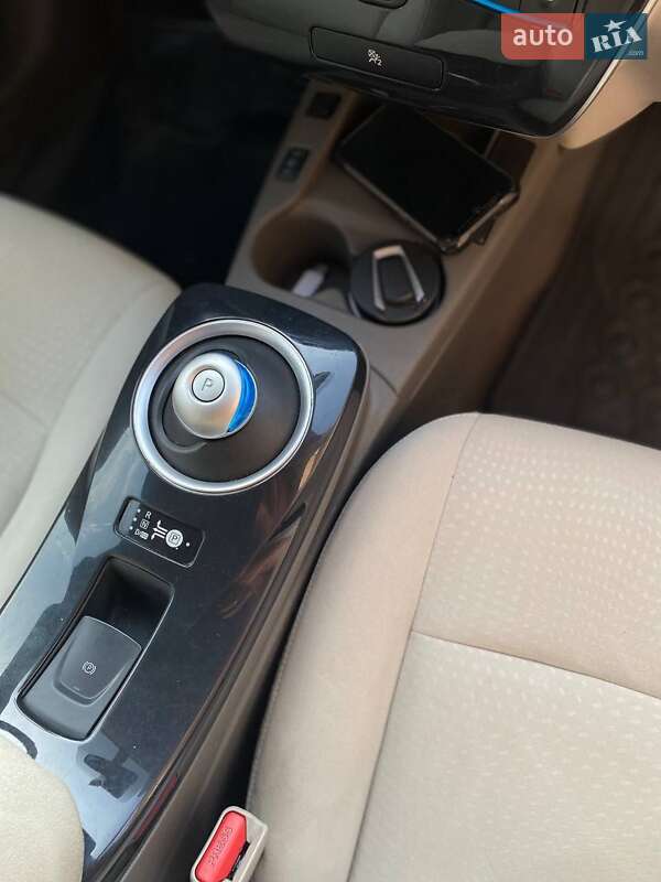 Хэтчбек Nissan Leaf 2012 в Черновцах