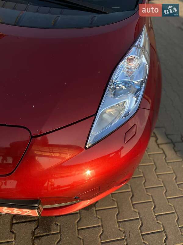 Хэтчбек Nissan Leaf 2012 в Черновцах