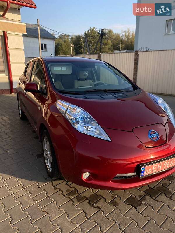 Хэтчбек Nissan Leaf 2012 в Черновцах
