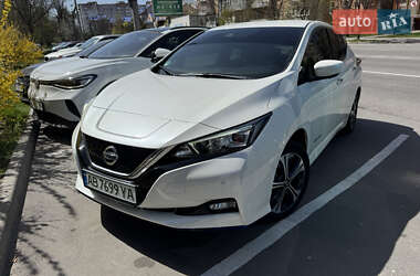 Хэтчбек Nissan Leaf 2019 в 